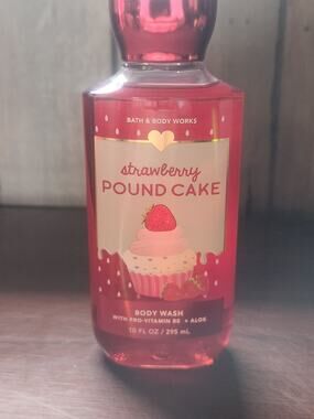 Bath & Body Works Strawberry Pound Cake Body Wash 10oz New